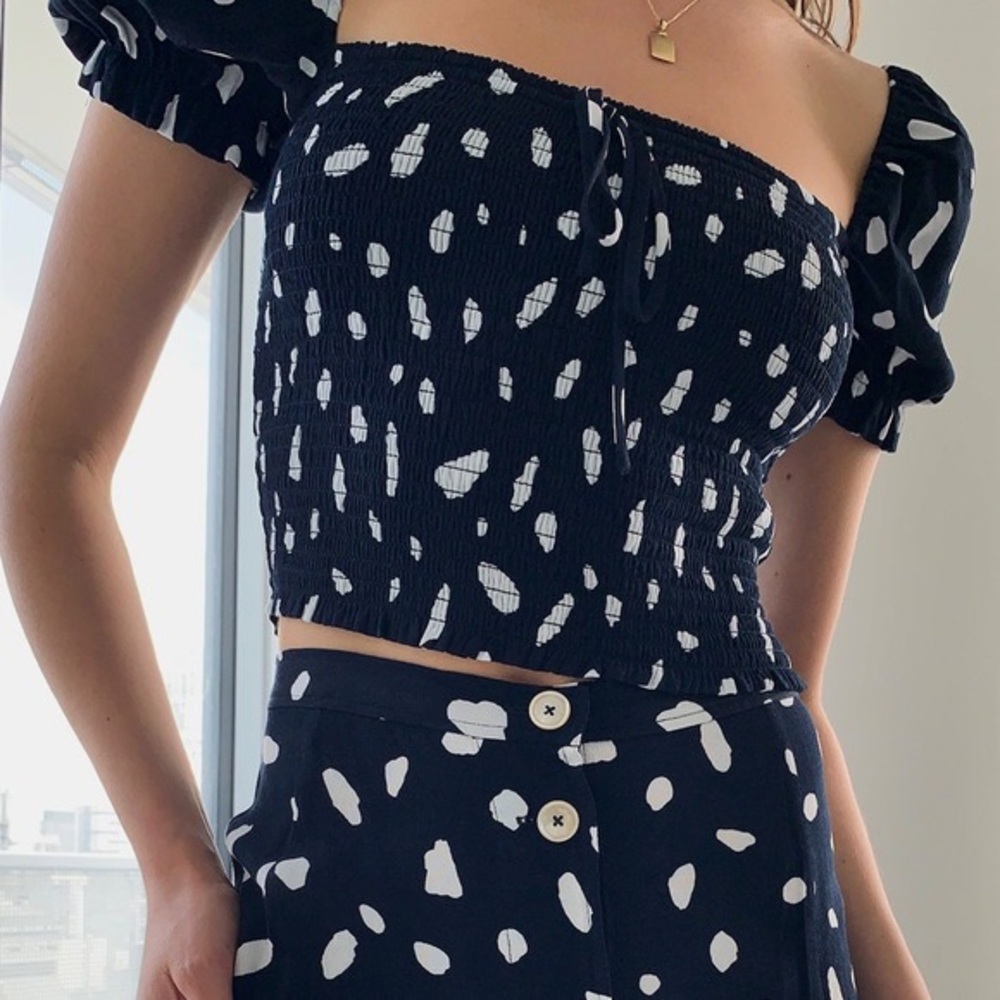 Aritzia Black and White Smocked Puff Sleeve Crop Top